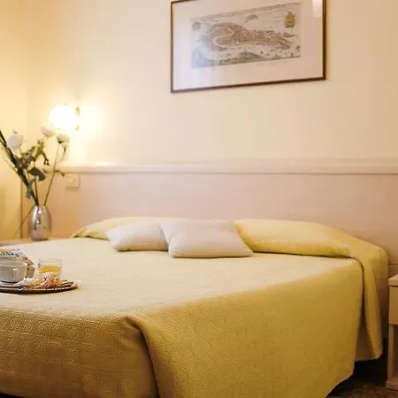 Santa Lucia فندق البندقية