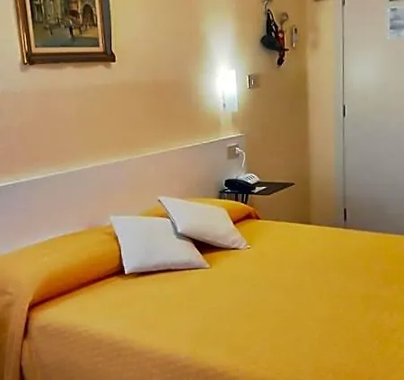 Santa Lucia Hotel *