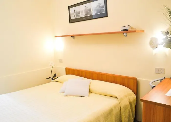 Santa Lucia Hotel *