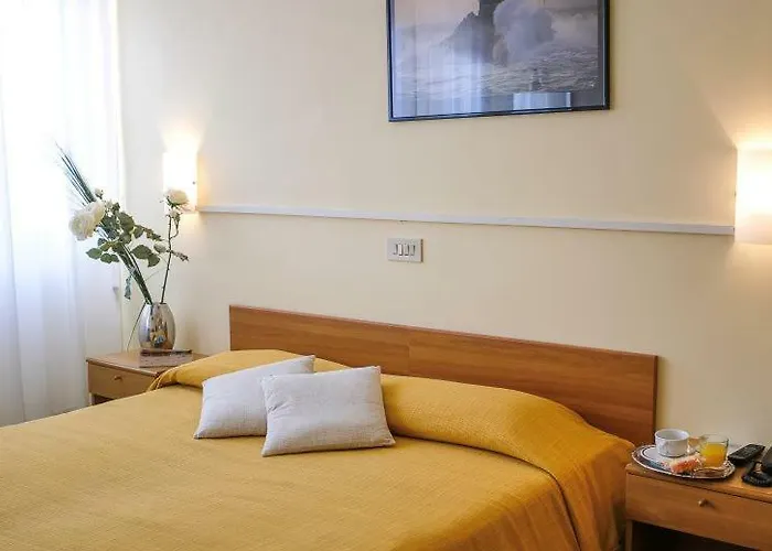 Hotel Santa Lucia *