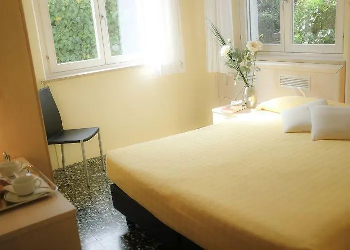 Santa Lucia Hotel *